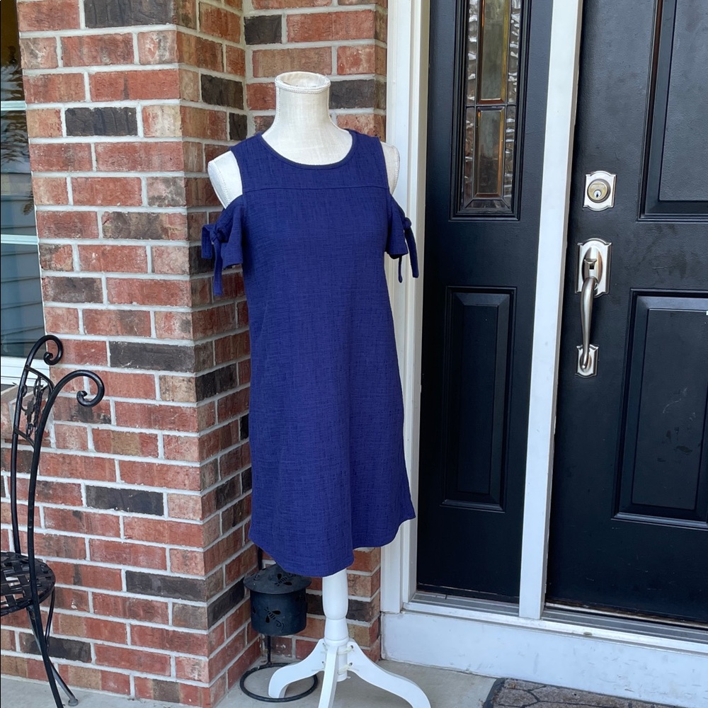 Fleur Bleue Navy Blue‎ Cold Shoulder Dress